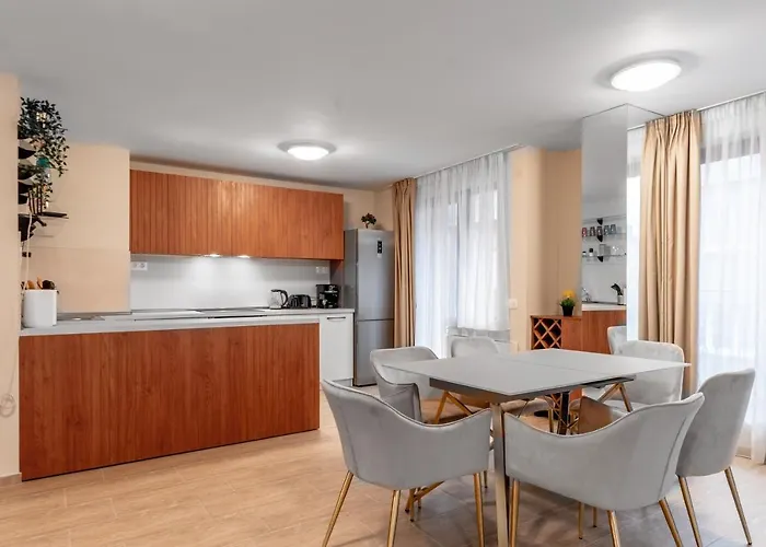 Chic 2Bd Flat With Modern Furniture On Aldomirovska By Flat Mаnager