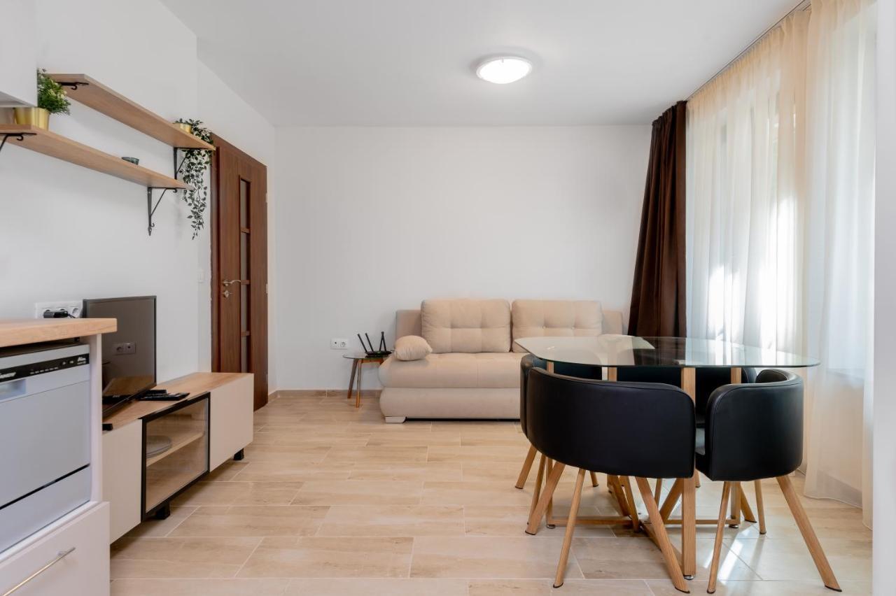 Apartment Chic 2bd Flat With Modern Furniture On Aldomirovska By Flat Mаnager *
