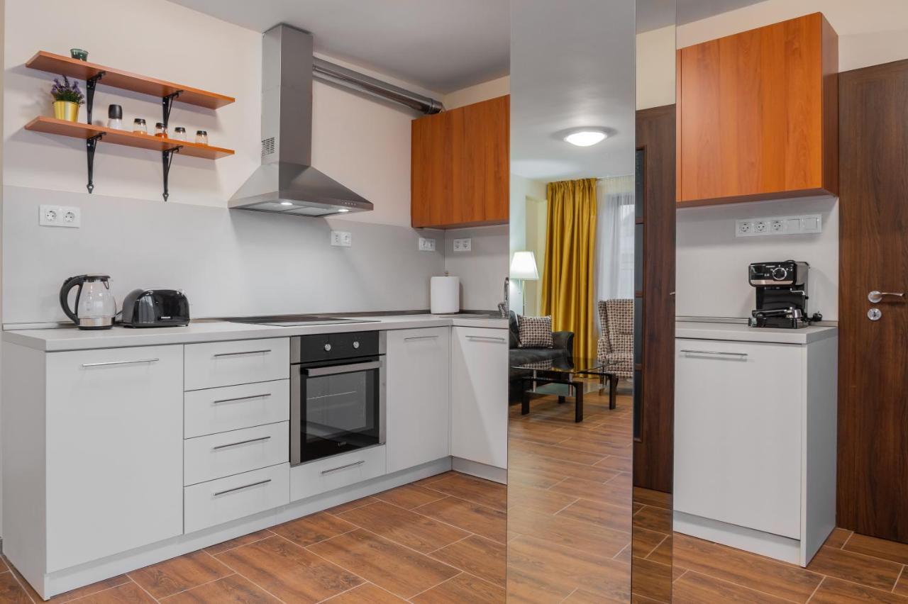 Apartemen Chic 2bd Flat With Modern Furniture On Aldomirovska By Flat Mаnager *