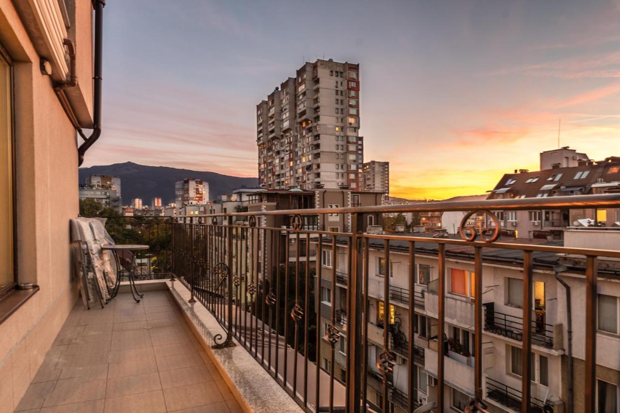 Apartemen Chic 2bd Flat With Modern Furniture On Aldomirovska By Flat Mаnager *