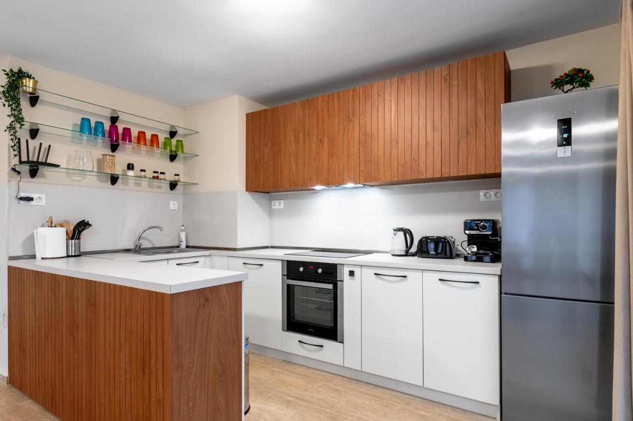 Apartemen Chic 2bd Flat With Modern Furniture On Aldomirovska By Flat Mаnager Sofia