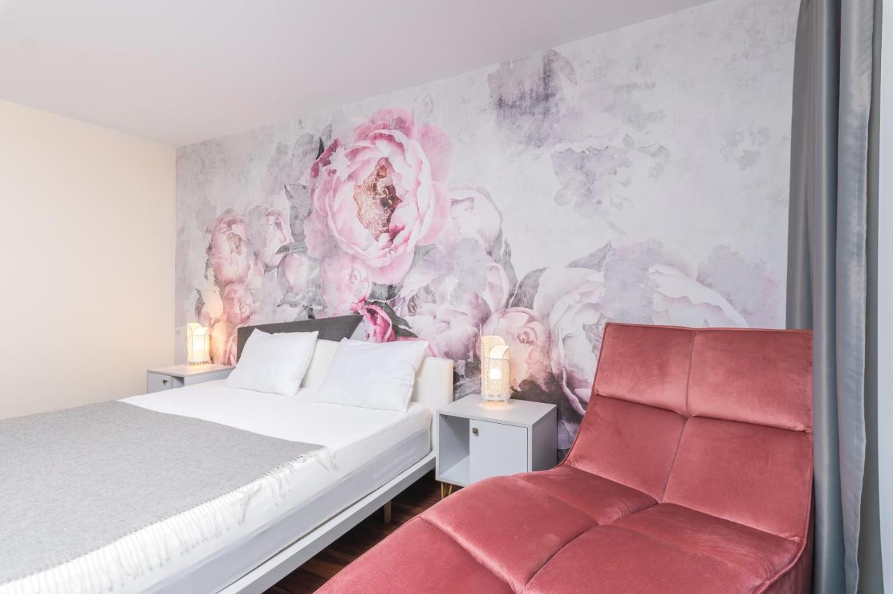 Chic 2bd Flat With Modern Furniture On Aldomirovska By Flat Mаnager Apartemen *